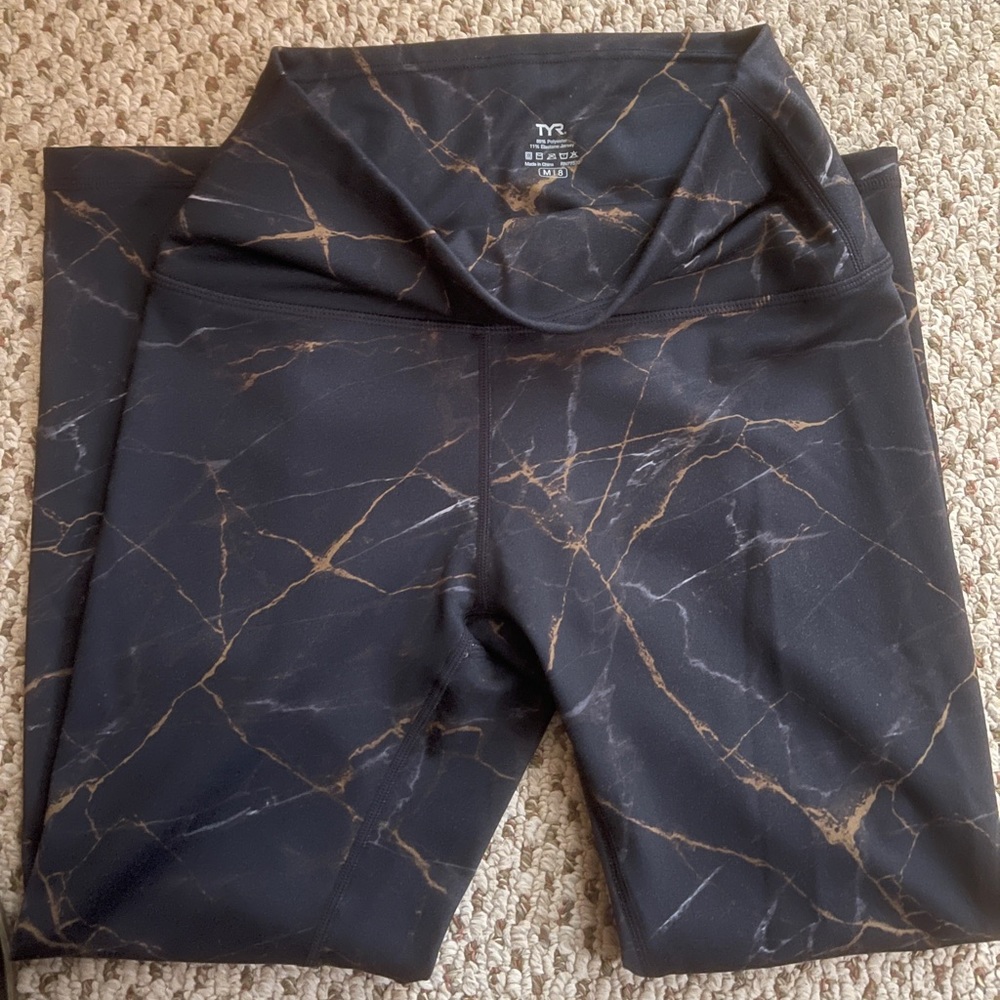 TYR leggings new condition marble pattern